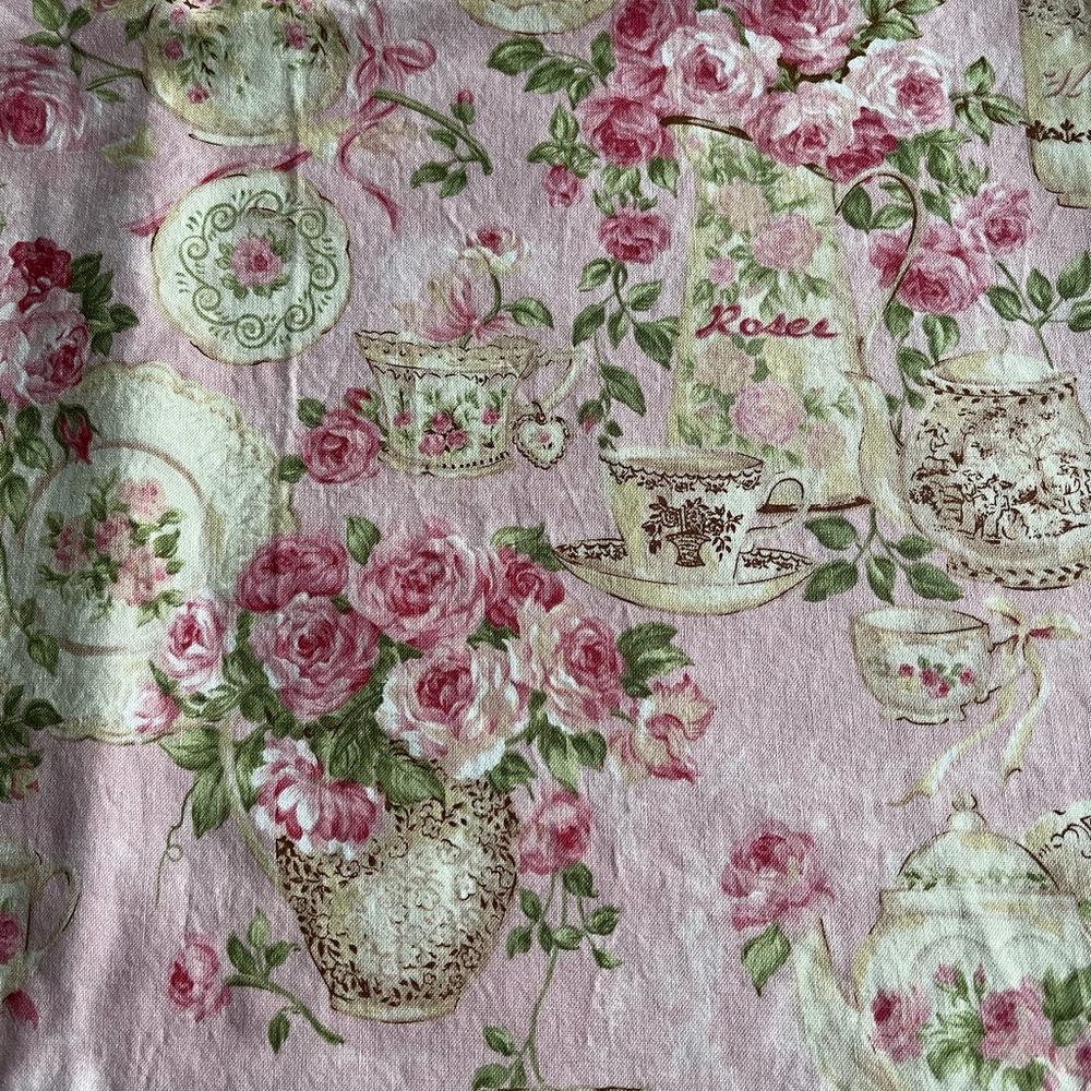 Cotton Quilt Fabric~ Pink Tea Roses Bouquets